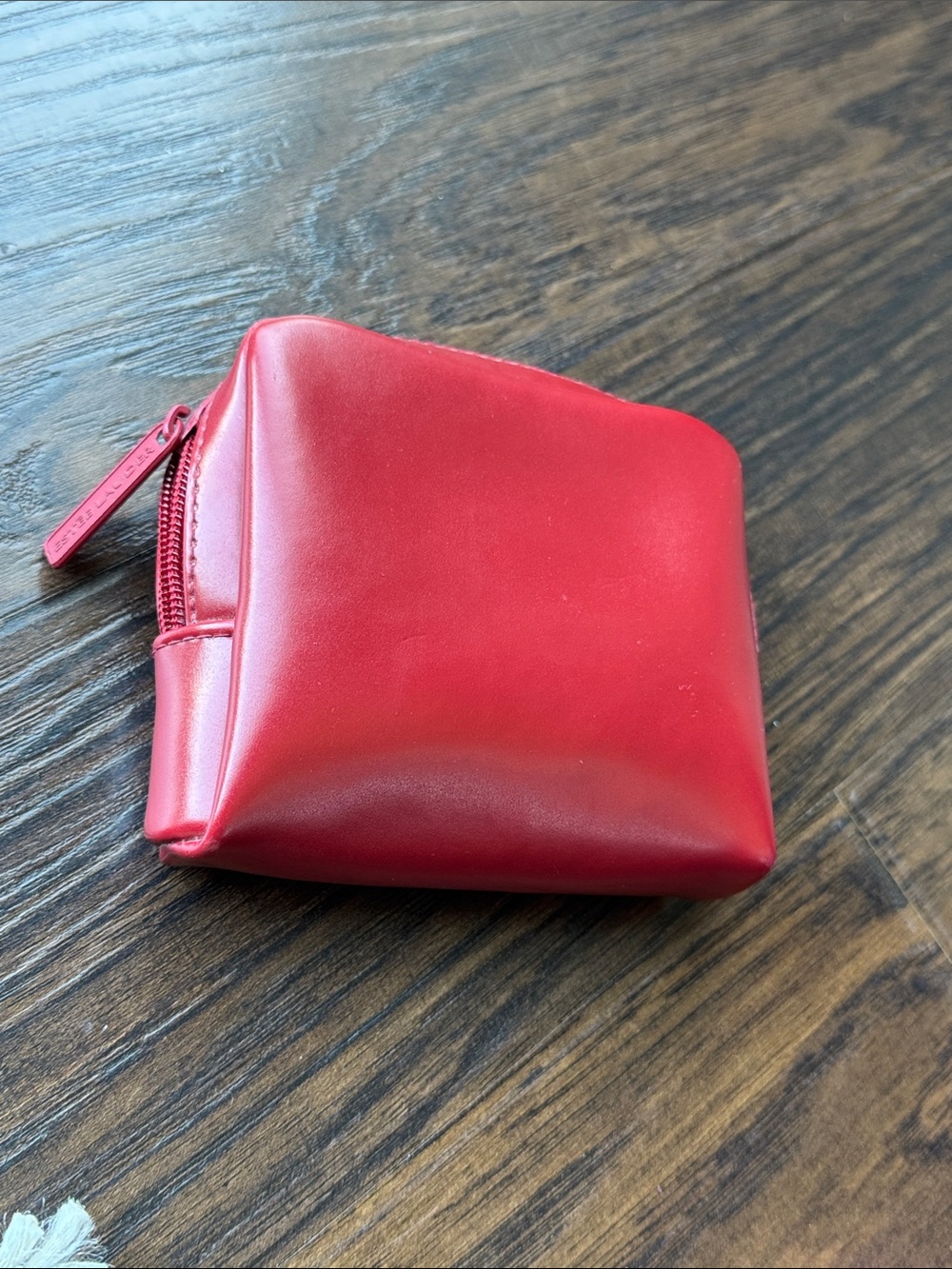 Estee Lauder Red Cosmetic Pouch - Smooth Leatherette Makeup Case - Picture 2 of 5